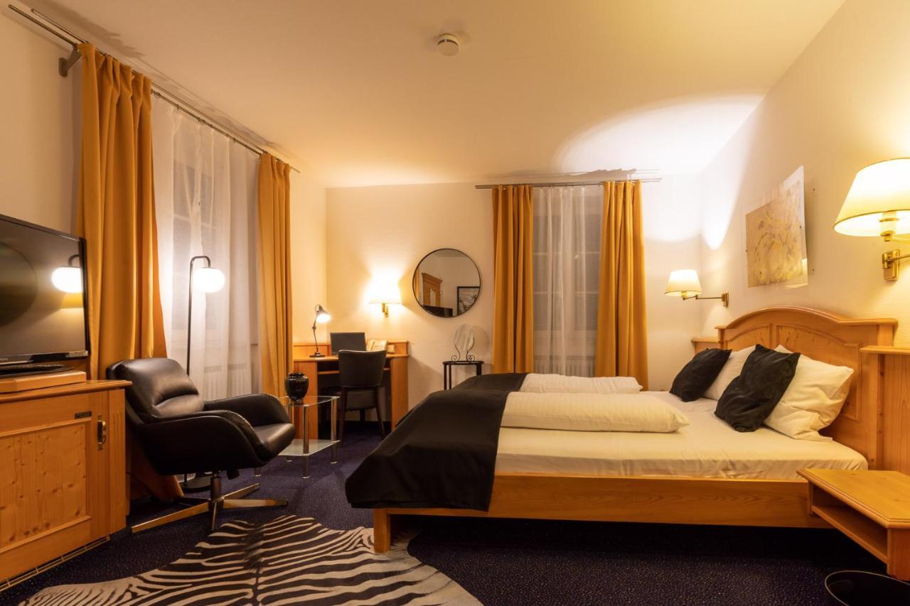Hotel Restaurant Gruener Baum Und Altes Tor Bad Waldsee Dış mekan fotoğraf